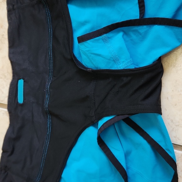 Women’s Speed Up Short Shorts.  Size 2. - Picture 5 of 9